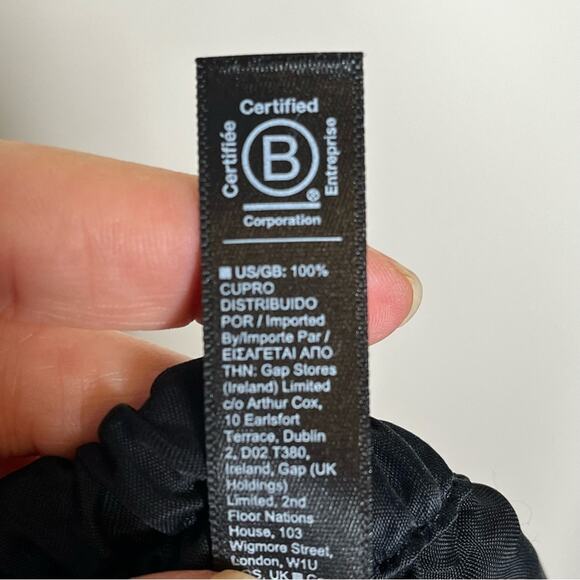 ATHLETA Calm Cool Short in Black Size Medium Satin finish elastic waist - Picture 6 of 6